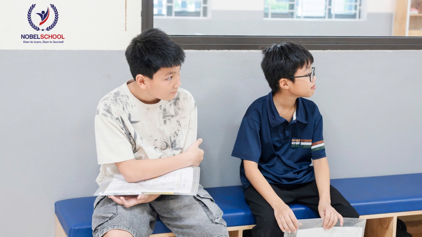 Hình ảnh các em học sinh trước khi bước vào phòng thi