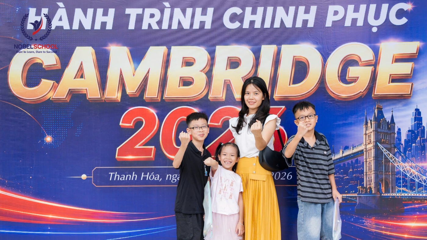 Những nụ cười rực rỡ của phụ huynh cùng các em sau kì thi căng thẳng